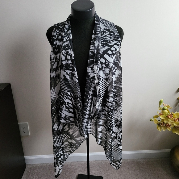 Chico's Vests, set of 2, sz2 ,open front, elegant, lightweight, flowy - Picture 6 of 6